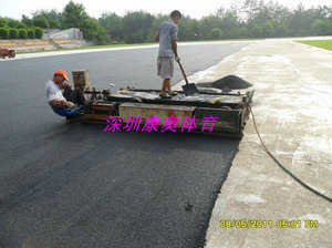 KAP-003 塑胶跑道底料摊铺